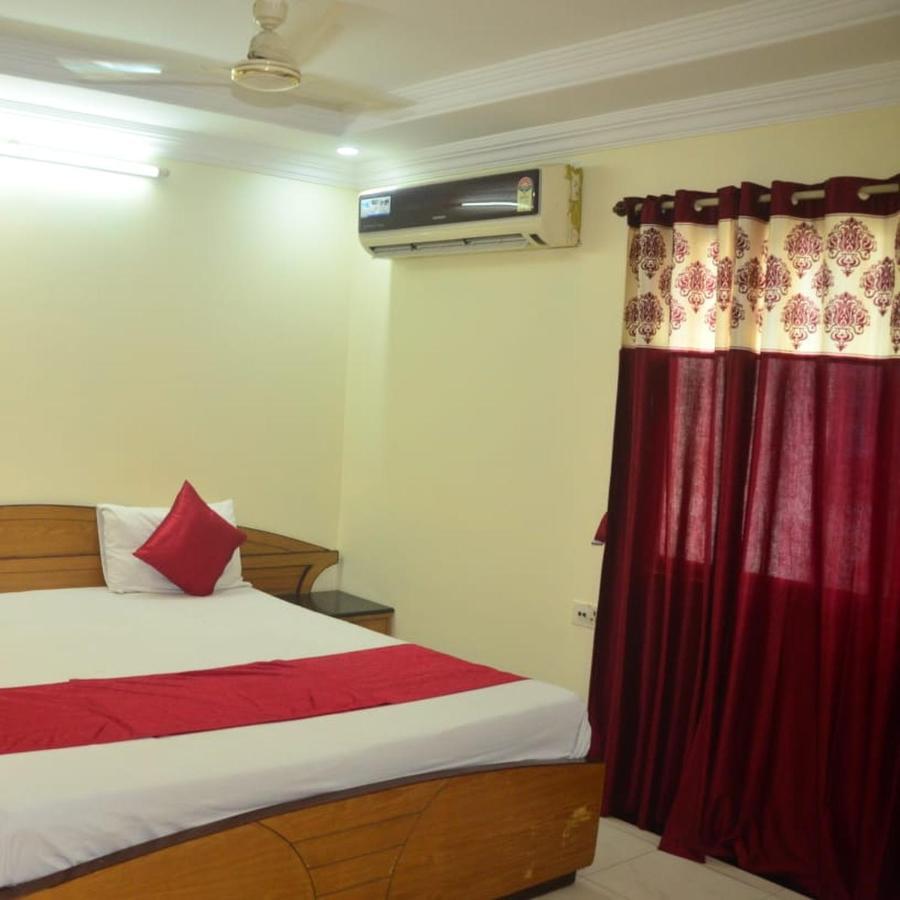 Hotel Poonam Rāipur Eksteriør billede