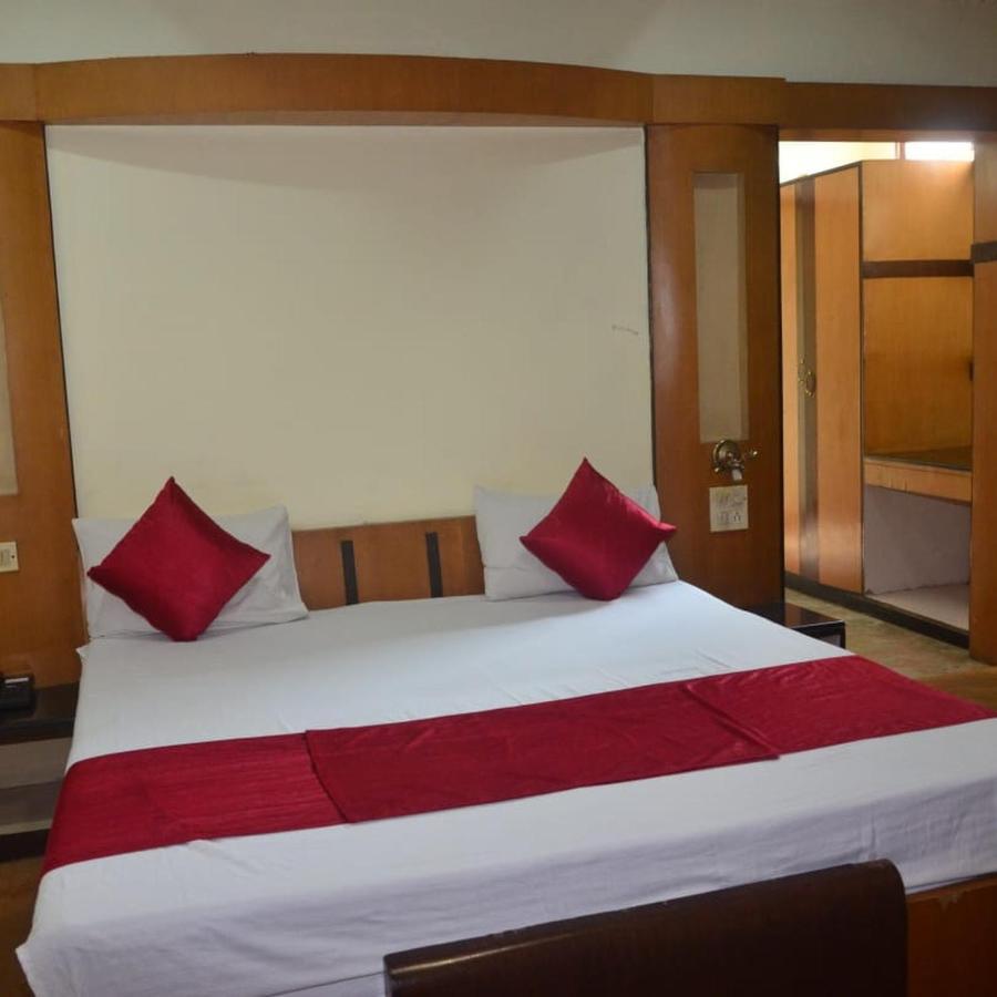 Hotel Poonam Rāipur Eksteriør billede