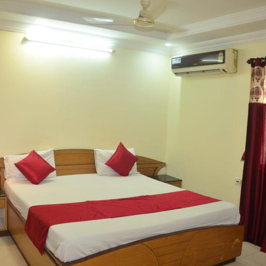 Hotel Poonam Rāipur Eksteriør billede
